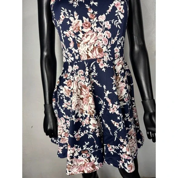 B. Darlin Navy Floral Halter Skater Dress Crochet Trim I56FJ478 Size 7/8 - Picture 3 of 9